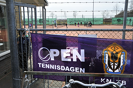13032350 Open tennisdag spandoek
