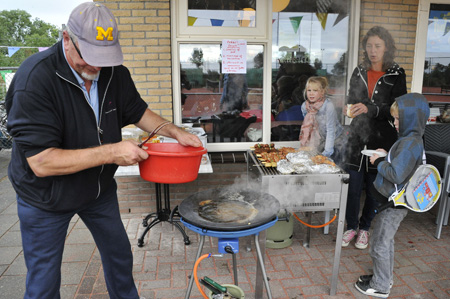 130914 TVA barbecue Paul water skottel NatasjavdBos 400