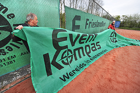 140417aa Winddoeken ophangen 400