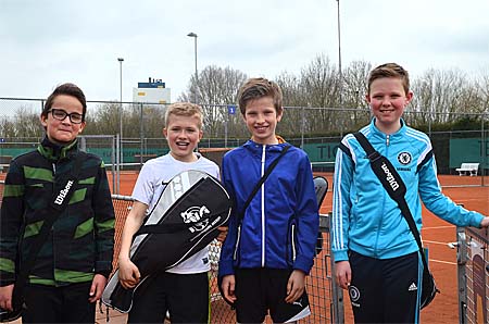 150408 TeamGroen1TVAkkrum vlnr Jochem,Matthijs,HesselenTimo 400