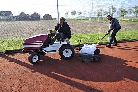 15043051 Tennisbaan onderhoud 2 400