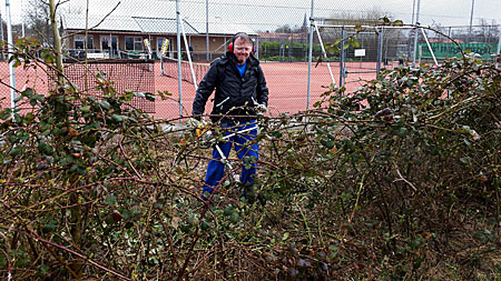 20150321 Klussendag 2015 Wil Wittink snoeien 400