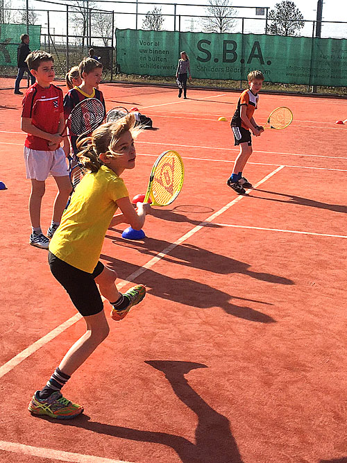 1603 Schooltennis capriool backhand 400