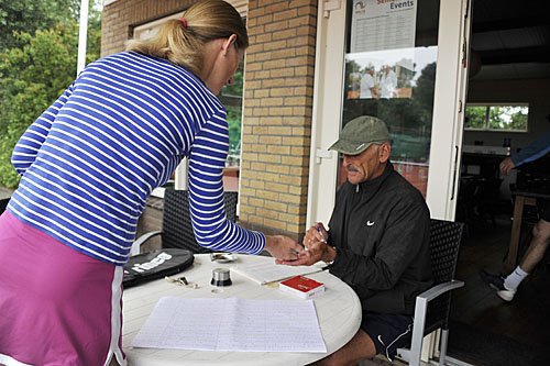 170629 Gezelligheidstoernooi kabouters Rein Huitema int geld van Kitty Wolff 500