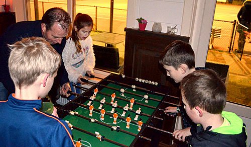 171216 Pannenkoekentoernooi2017 tafelvoetbalVlnrGerbenHannema Wilfred Meulman JosephineSchootstra ThorstenMaurits SvenBootsma 500