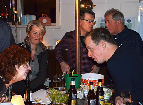 170117 TVA Nieuwjaarsborrel rond de bar 400