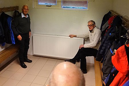 190105 Nieuwjaarsborrel TVA erelid in kleedkamer 450
