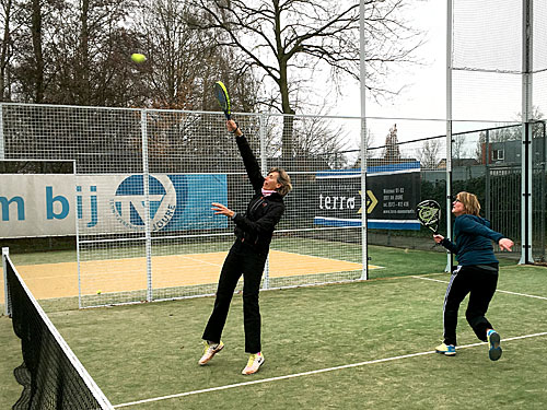 19011 Padel Joure smash Klaske Bottema en Gezina Koning 500