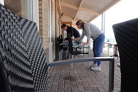 190330 Klussendag terras poetsen 450