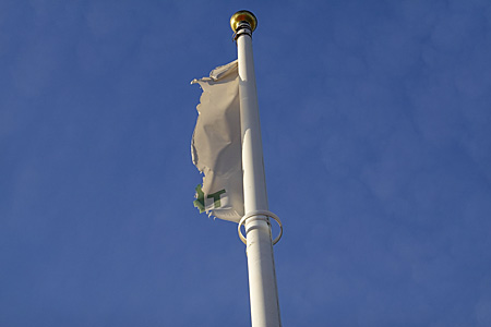 20040760 Laatste draden van clubvlag