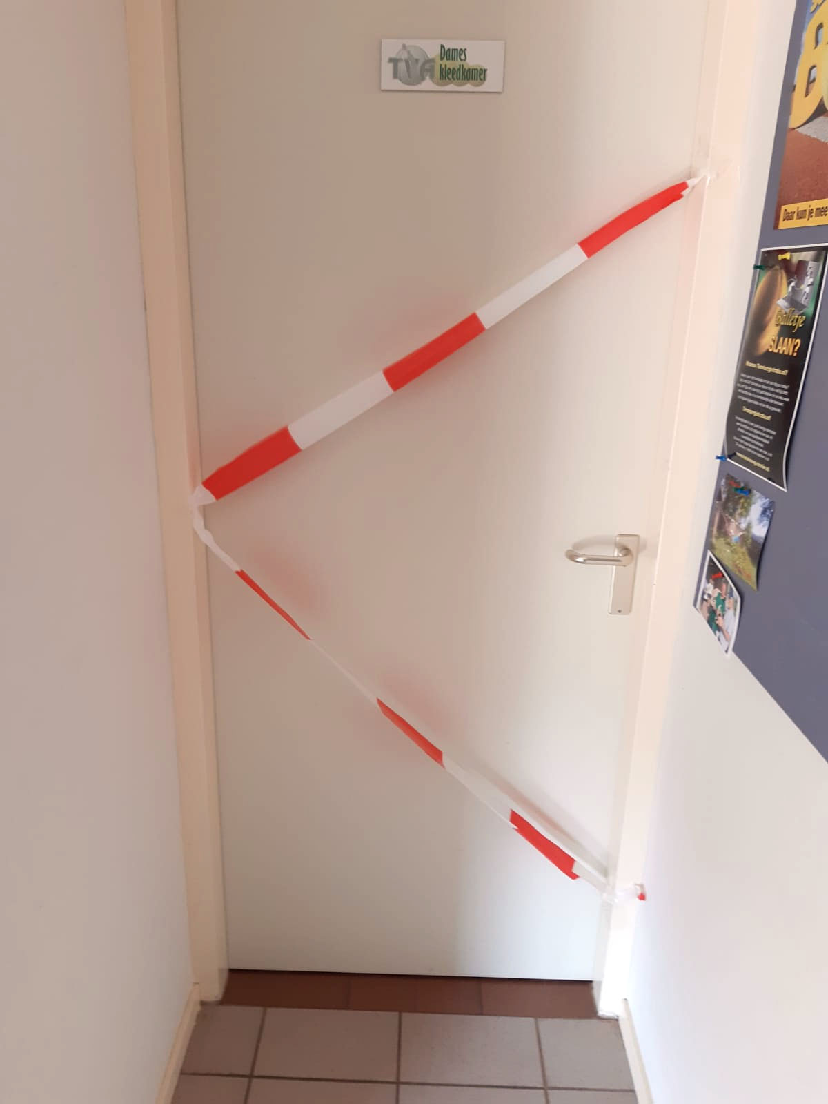 220429 Corona Kleedkamers gesloten