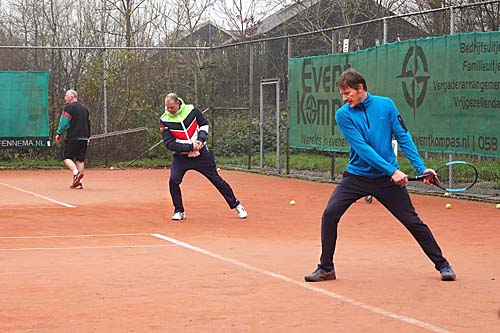 211204 TVAkkrum les op coronazaterdag drietal backhand 450
