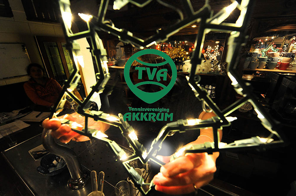 161214 Kerstversiering tennis akkrum metlogo 1000