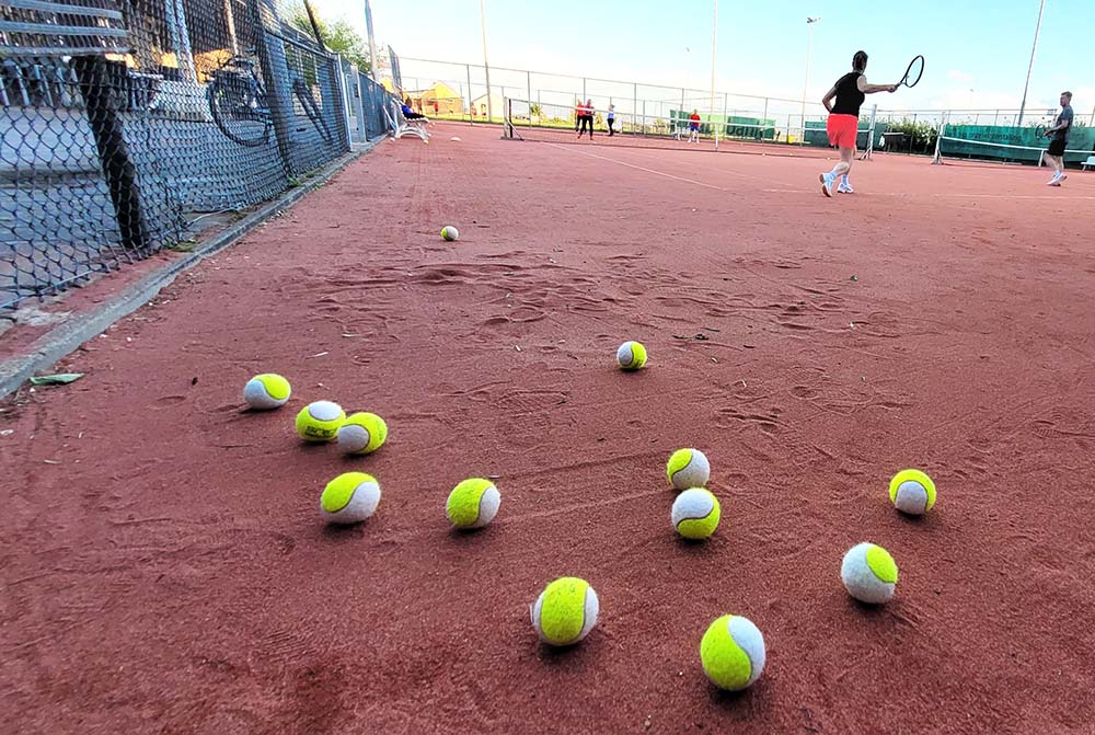 220527 tennis ballen