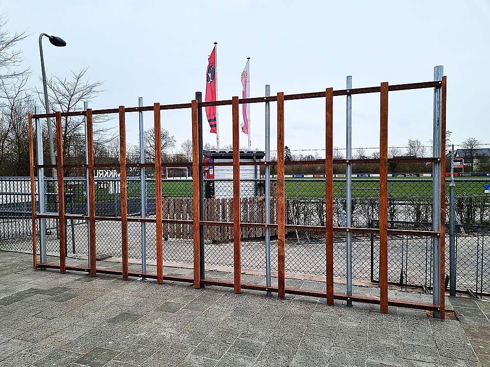 230406 TVA tennismuurkrijgtvorm