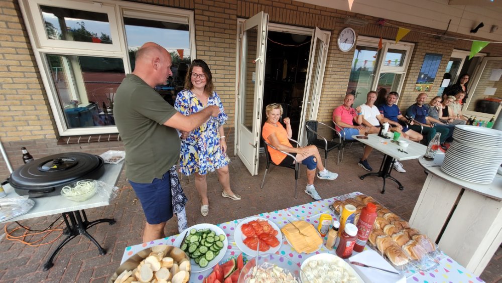 240907 TVA Nazomertoernooi prijsuitreiking RosalievanAmstel eerste 1000