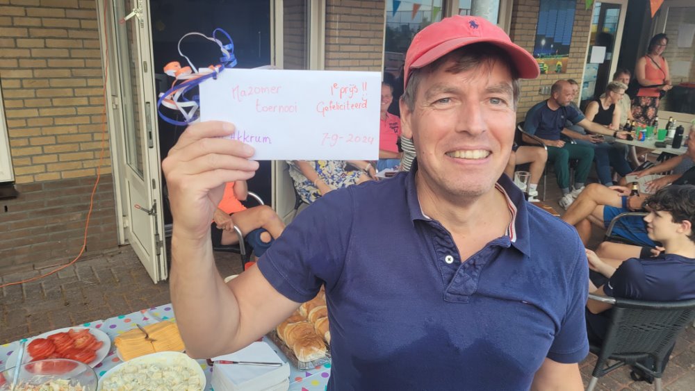 240907 TVA Nazomertoernooi prijsuitreiking TomBrouns eerste 1000